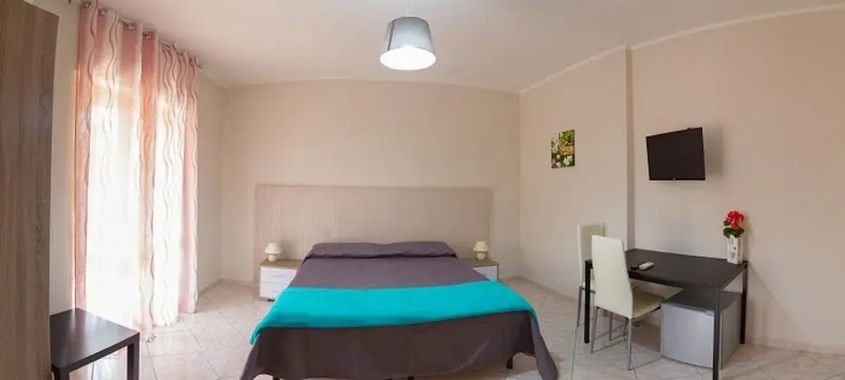 Tek Büyük veya İki Ayrı Yataklı Oda (Orchidea)