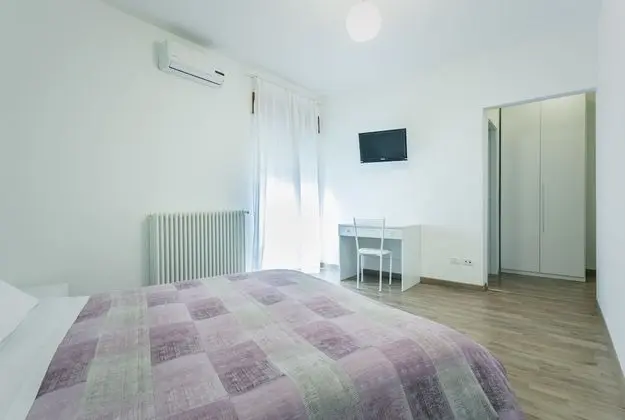 Basic Tek Büyük Yataklı Oda