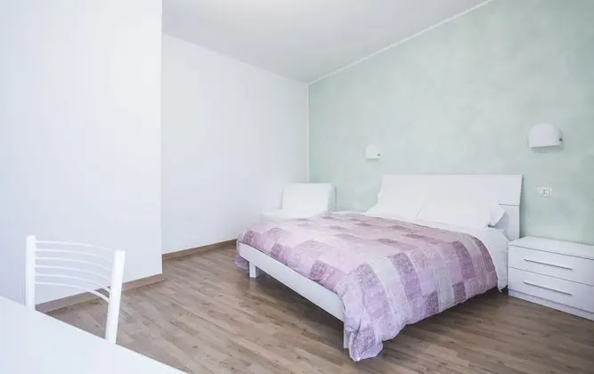 Basic Tek Büyük Yataklı Oda