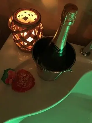 Luxury Oda