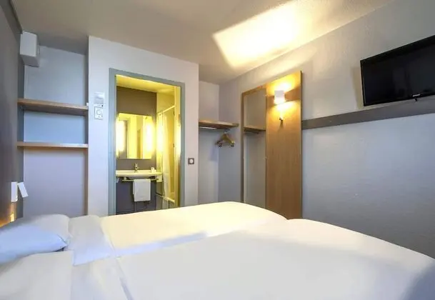 İki Ayrı Yataklı Oda, Sigara İçilmez