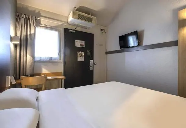 Tek Büyük Yataklı Oda, Engellilere Uygun, Sigara İçilmez