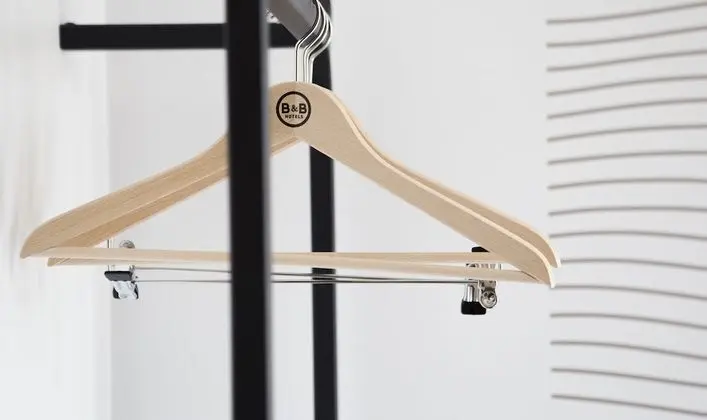 Üç Kişilik Oda, Sigara İçilmez