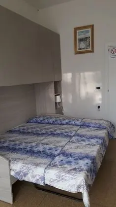 Tek Büyük veya İki Ayrı Yataklı Oda, Ortak Banyo