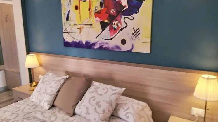 Deluxe Tek Büyük Yataklı Oda, Kısmi Deniz Manzaralı