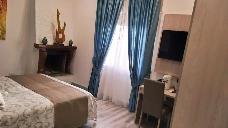 Deluxe Tek Büyük Yataklı Oda, Kısmi Deniz Manzaralı