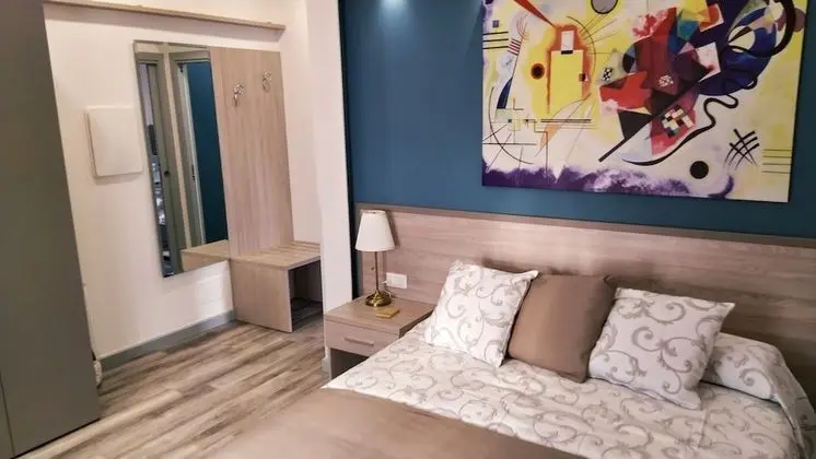 Deluxe Tek Büyük Yataklı Oda, Kısmi Deniz Manzaralı