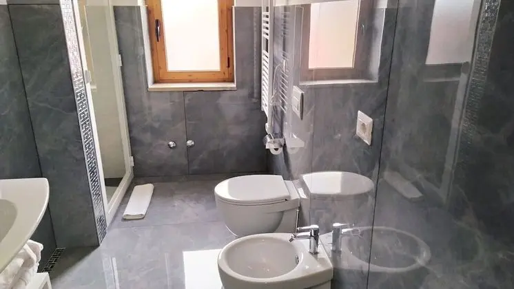 Deluxe Tek Büyük Yataklı Oda, Kısmi Deniz Manzaralı