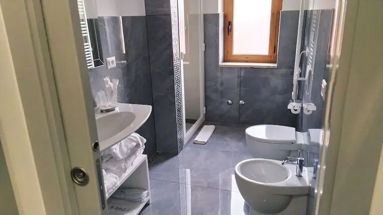 Deluxe Tek Büyük Yataklı Oda, Kısmi Deniz Manzaralı