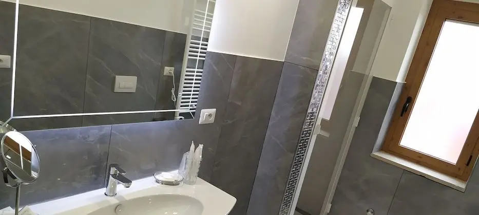 Deluxe Tek Büyük Yataklı Oda, Kısmi Deniz Manzaralı