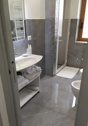 Deluxe Tek Büyük Yataklı Oda, Kısmi Deniz Manzaralı