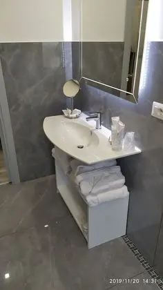 Deluxe Tek Büyük Yataklı Oda, Kısmi Deniz Manzaralı