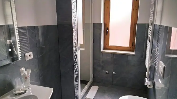 Deluxe Tek Büyük Yataklı Oda, Kısmi Deniz Manzaralı