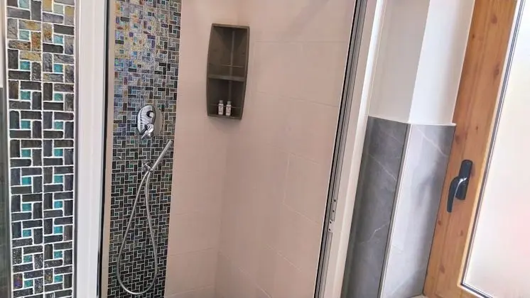 Deluxe Tek Büyük Yataklı Oda, Kısmi Deniz Manzaralı