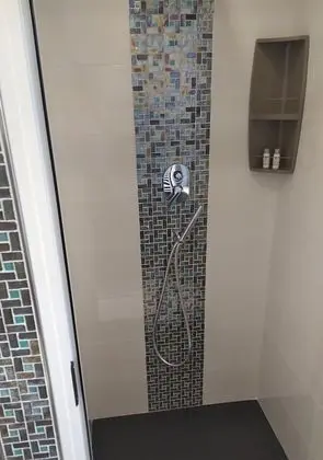 Deluxe Tek Büyük Yataklı Oda, Kısmi Deniz Manzaralı