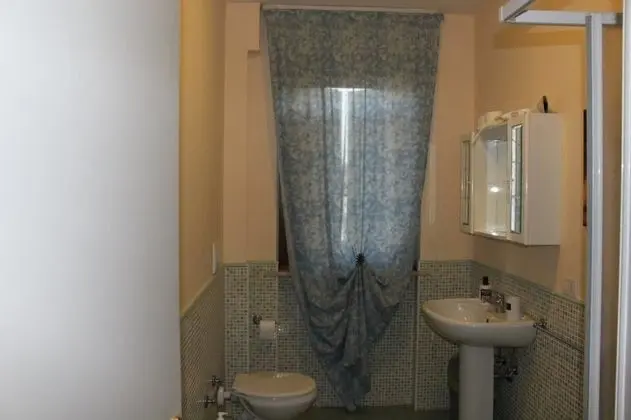 Üç Kişilik Oda (external private bathroom)