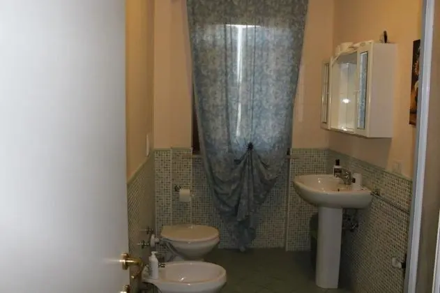 Üç Kişilik Oda (external private bathroom)