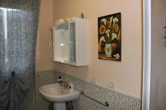 Üç Kişilik Oda (external private bathroom)