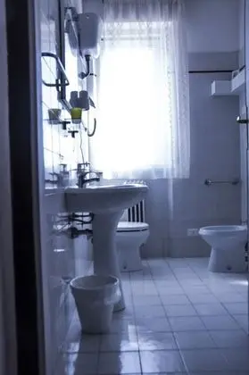 Üç Kişilik Oda (Bagno esterno, appartamento condiviso)