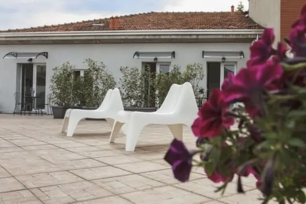 Tek Büyük veya İki Ayrı Yataklı Oda, Teras