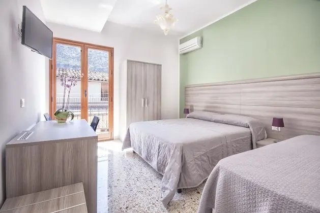 Üç Kişilik Oda, Şehir Manzaralı