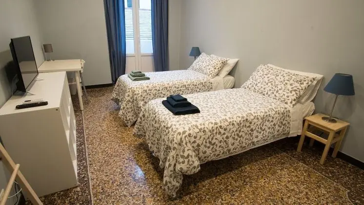 İki Ayrı Yataklı Oda, 2 Tek Kişilik Yatak, Ortak Banyo