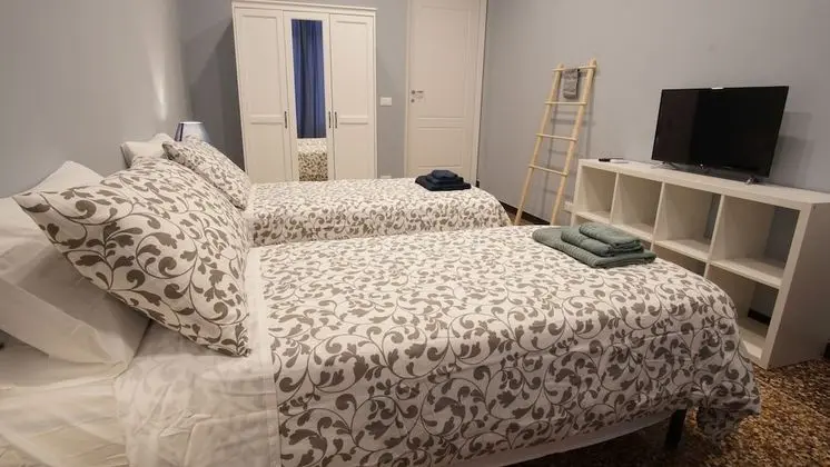 İki Ayrı Yataklı Oda, 2 Tek Kişilik Yatak, Ortak Banyo