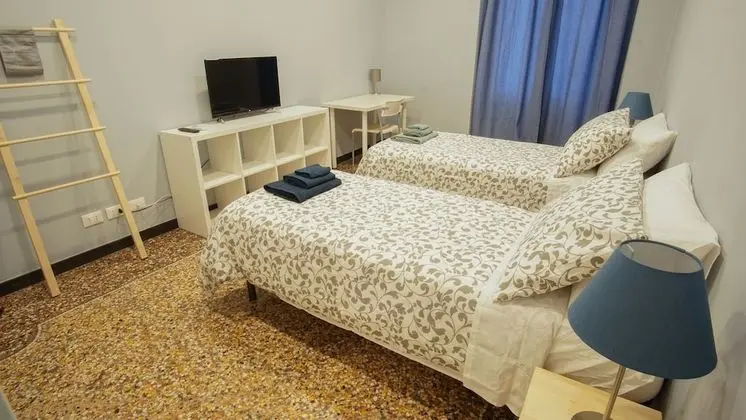 İki Ayrı Yataklı Oda, 2 Tek Kişilik Yatak, Ortak Banyo