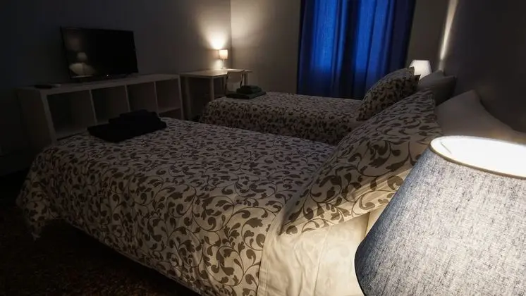 İki Ayrı Yataklı Oda, 2 Tek Kişilik Yatak, Ortak Banyo