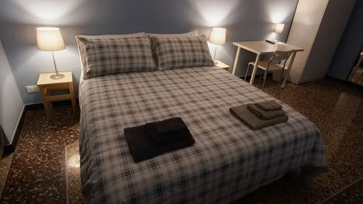 Tek Büyük Yataklı Oda, Ortak Banyo