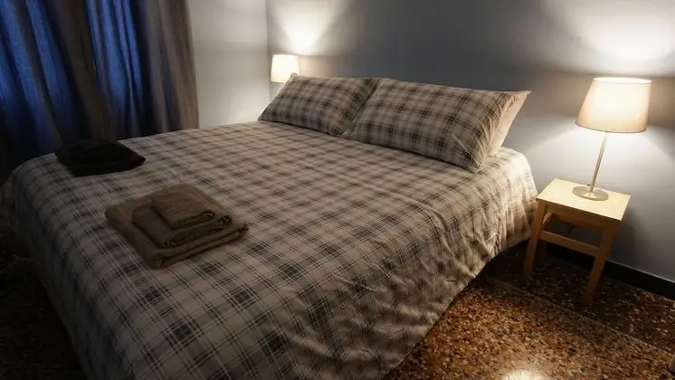 Tek Büyük Yataklı Oda, Ortak Banyo