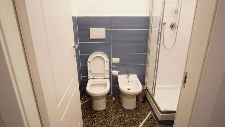 Tek Büyük Yataklı Oda, Ortak Banyo