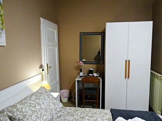 Basic Tek Büyük veya İki Ayrı Yataklı Oda, Ortak Banyo