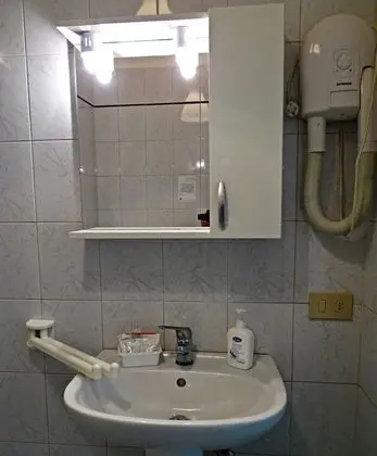 Basic Tek Büyük veya İki Ayrı Yataklı Oda, Ortak Banyo