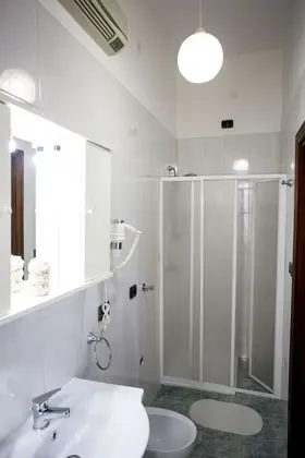 Comfort Tek Büyük Yataklı Oda, Birden Çok Yatak, Özel Banyo