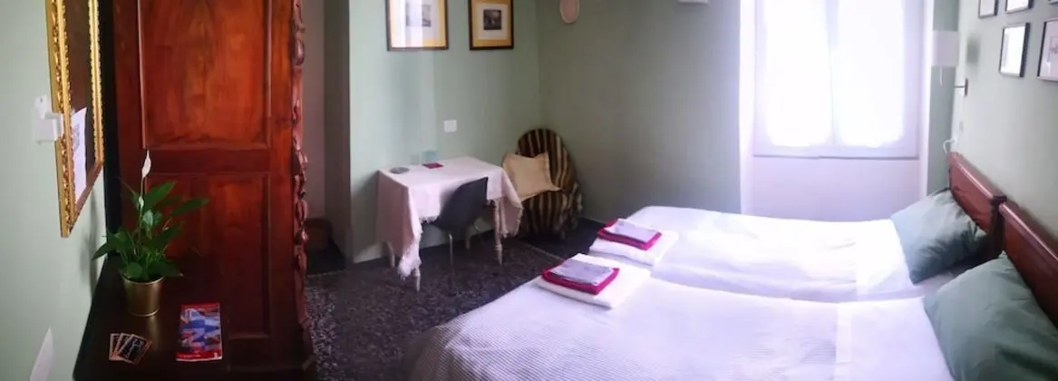 İki Ayrı Yataklı Oda, Ortak Banyo