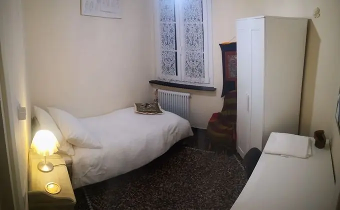 Tek Kişilik Oda, Ortak Banyo