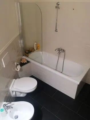 Tek Kişilik Oda, Ortak Banyo