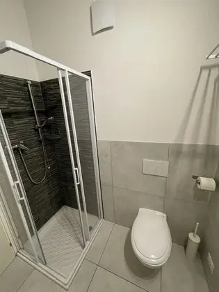 Büyük Yataklı Tek Kişilik Oda