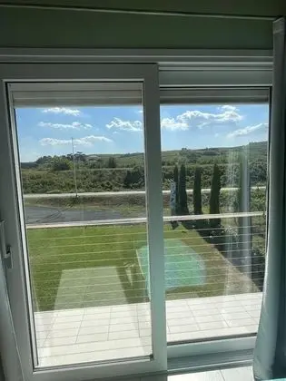 Büyük Yataklı Tek Kişilik Oda