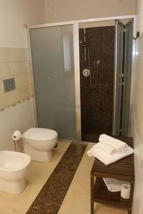 Üç Kişilik Oda, Bahçe Manzaralı (Colapesce)