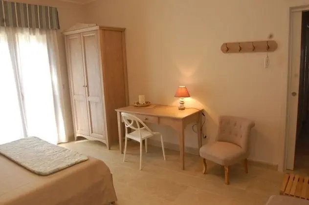 Üç Kişilik Oda, Bahçe Manzaralı (Colapesce)
