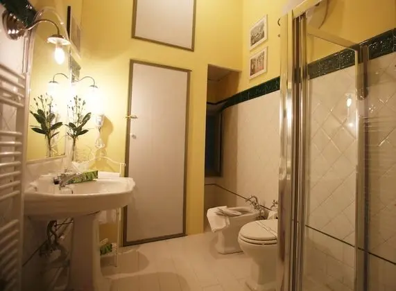 Tek Büyük veya İki Ayrı Yataklı Oda, Sigara İçilmez, Özel Banyo (not in room)