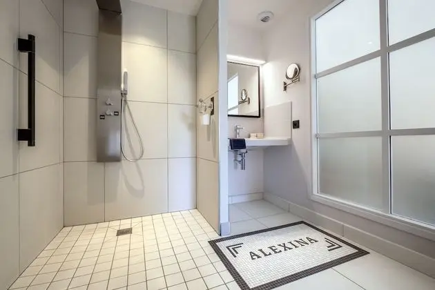 Üç Kişilik Oda, Teras