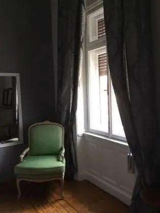 Üç Kişilik Oda, Kanal Manzaralı (External private bathroom)