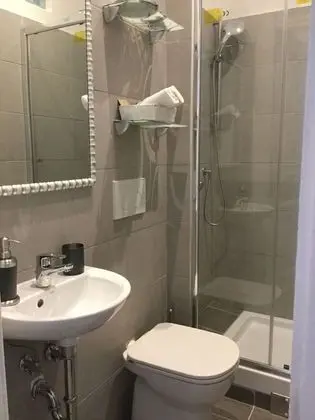 Üç Kişilik Oda, Kanal Manzaralı (External private bathroom)