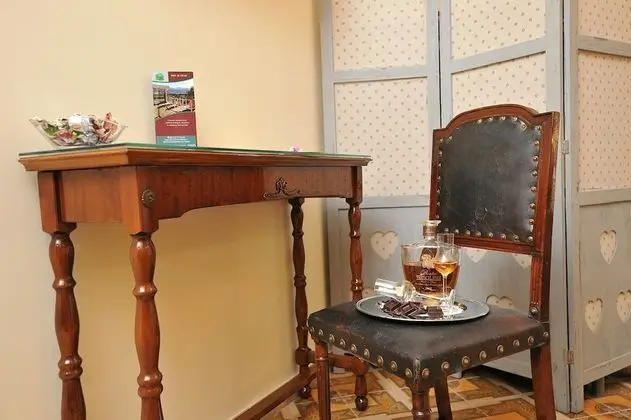 Sanderson Deluxe