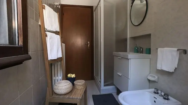 Tek Büyük Yataklı Oda, Ortak Banyo