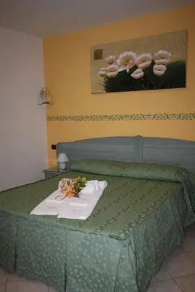 Üç Kişilik Oda, Bahçe Manzaralı