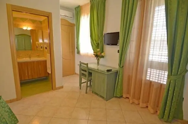 Üç Kişilik Oda, Bahçe Manzaralı